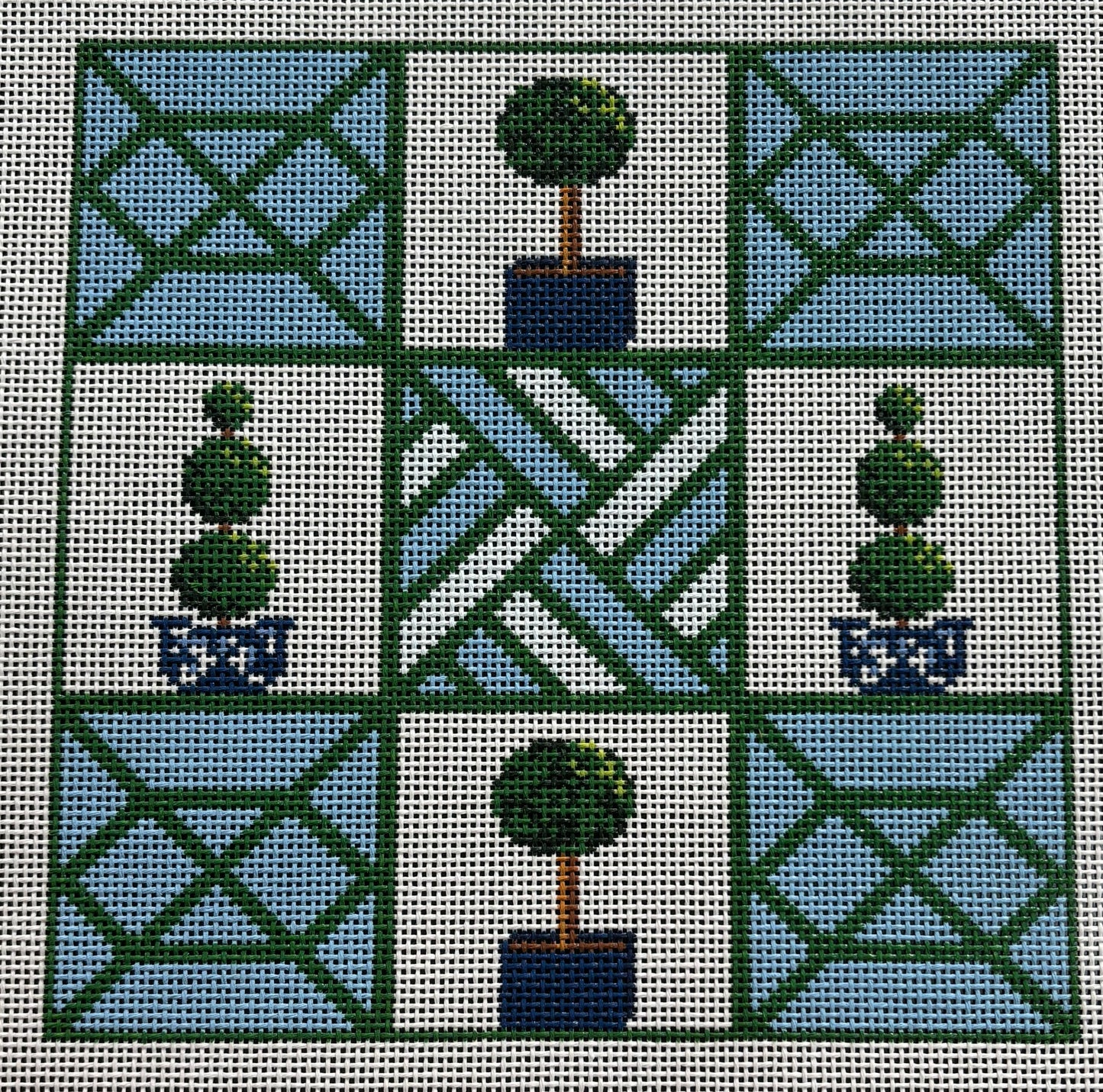 AOK142 Topiary Tic Tac Toe Board