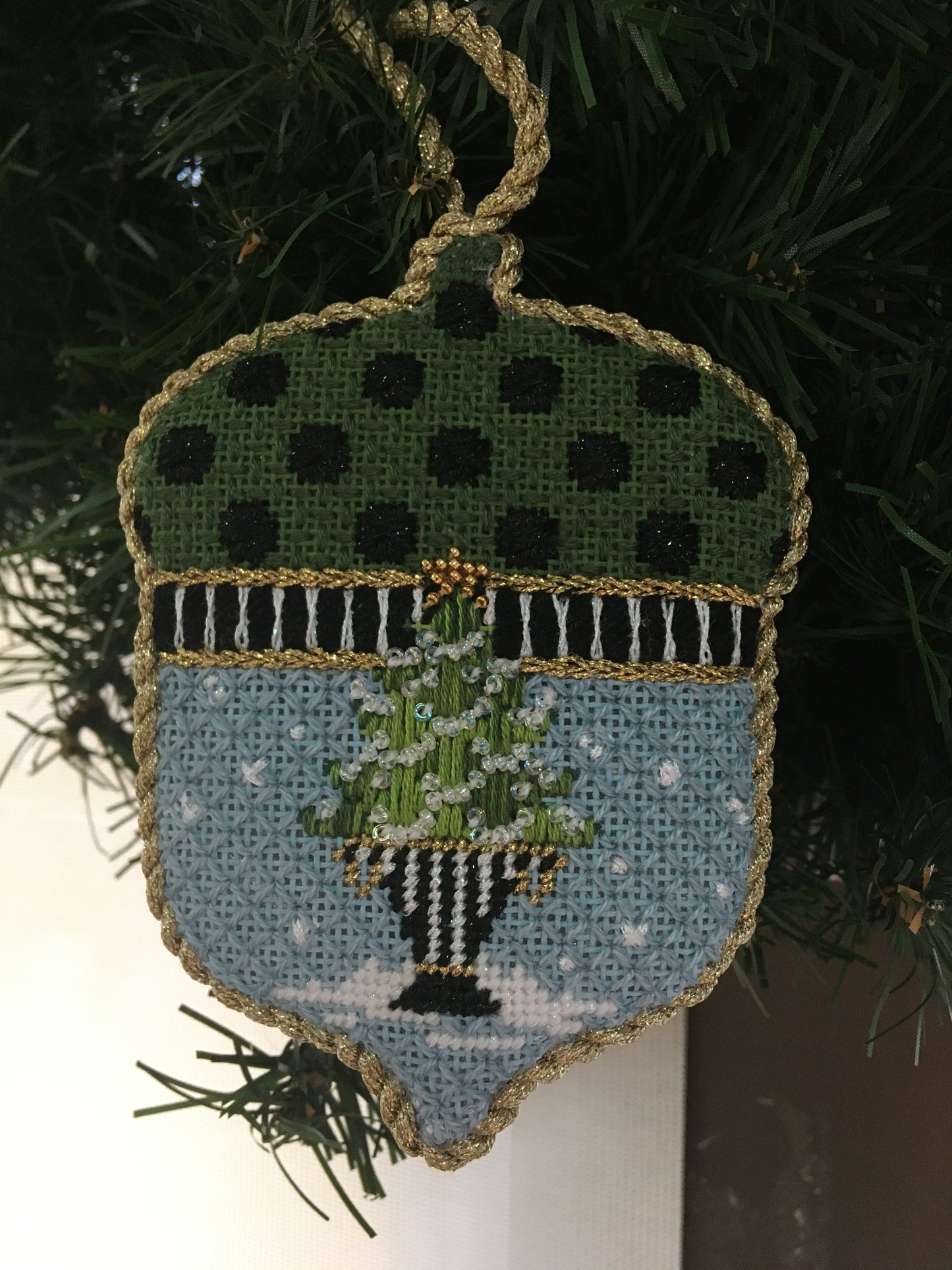 KCN1518 Winter Tree Acorn Kit